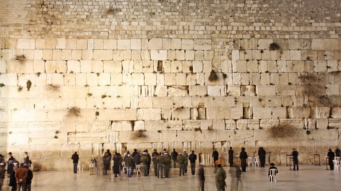 De Namen van God in de Bijbel – Isreality Nederland