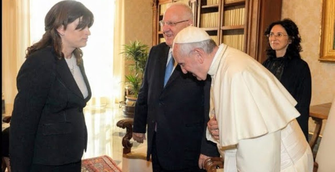 Rivka Ravitz weigerde de hand te schudden van de paus en dit is wat er gebeurde